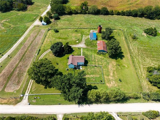 21497 203rd Street, Tonganoxie, KS 66086