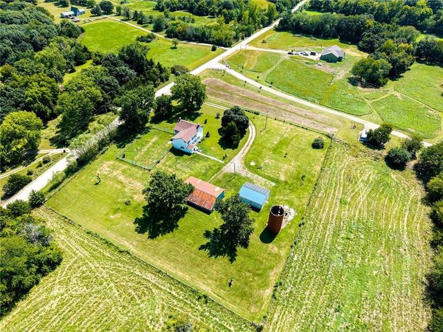 21497 203rd Street, Tonganoxie, KS 66086