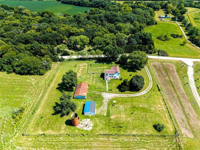 21497 203rd Street, Tonganoxie, KS 66086