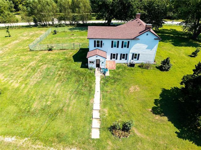 21497 203rd Street, Tonganoxie, KS 66086