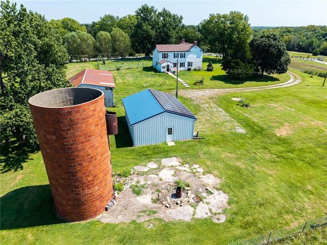 21497 203rd Street, Tonganoxie, KS 66086