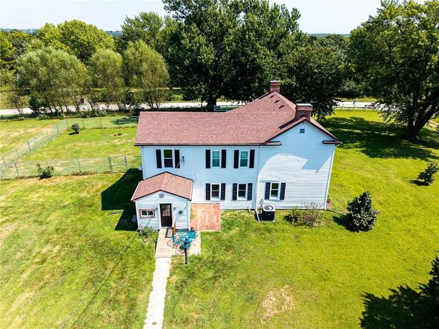 21497 203rd Street, Tonganoxie, KS 66086