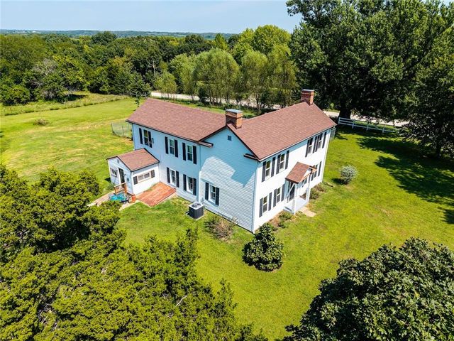 21497 203rd Street, Tonganoxie, KS 66086
