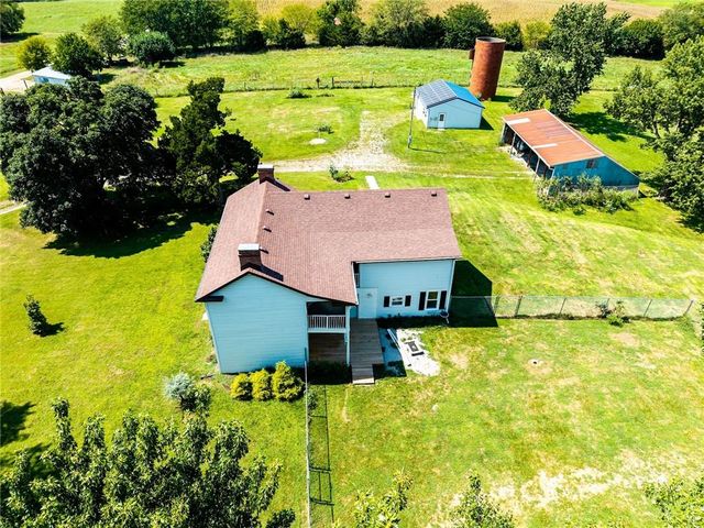 21497 203rd Street, Tonganoxie, KS 66086