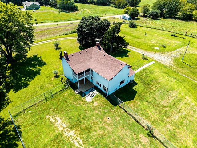 21497 203rd Street, Tonganoxie, KS 66086