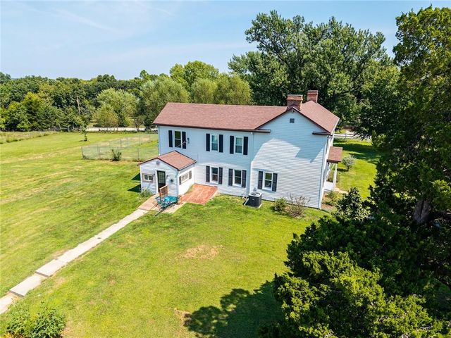 21497 203rd Street, Tonganoxie, KS 66086