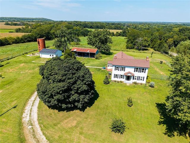 21497 203rd Street, Tonganoxie, KS 66086