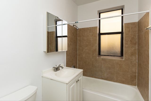 3213 W Diversey Avenue 301, Chicago, IL 60647