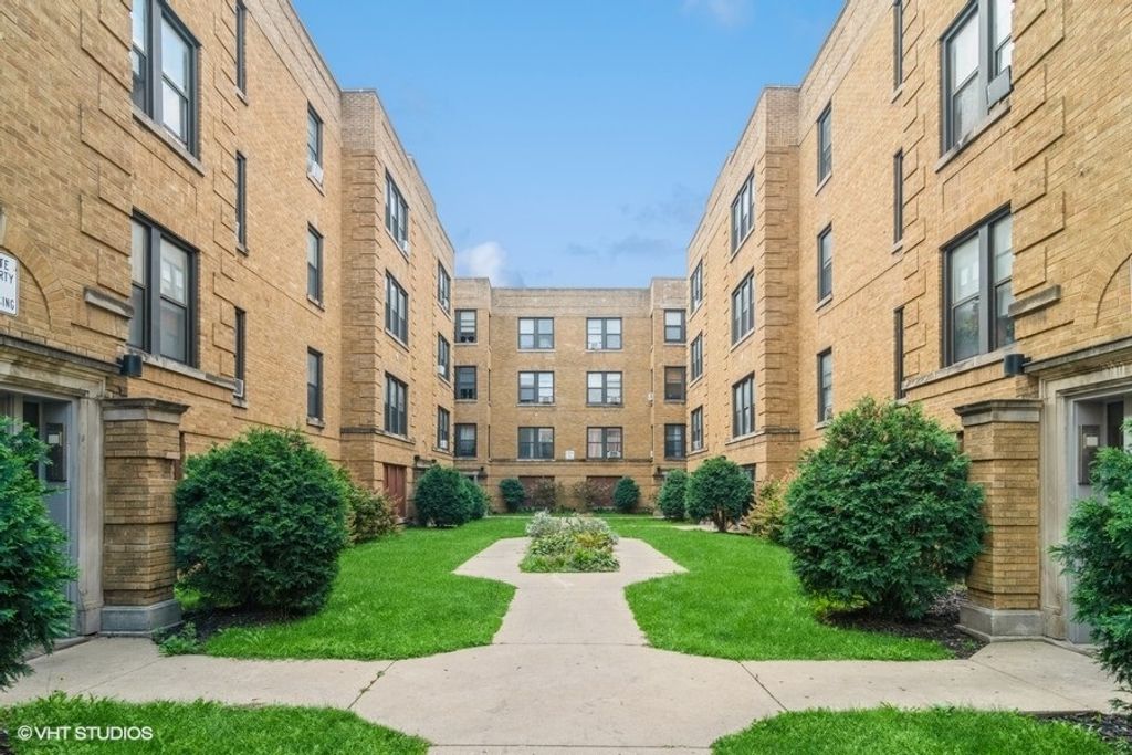 3213 W Diversey Avenue 301, Chicago, IL 60647