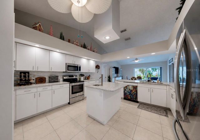 2027 NEW BEDFORD DRIVE, Sun City Center, FL 33573