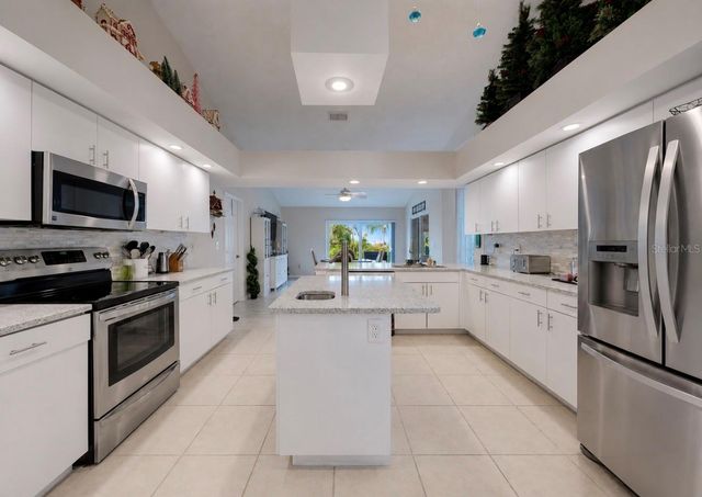 2027 NEW BEDFORD DRIVE, Sun City Center, FL 33573