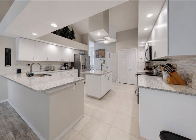 2027 NEW BEDFORD DRIVE, Sun City Center, FL 33573