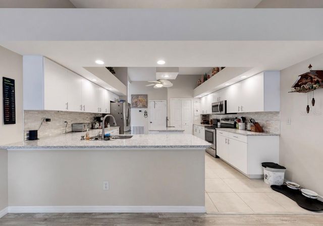 2027 NEW BEDFORD DRIVE, Sun City Center, FL 33573