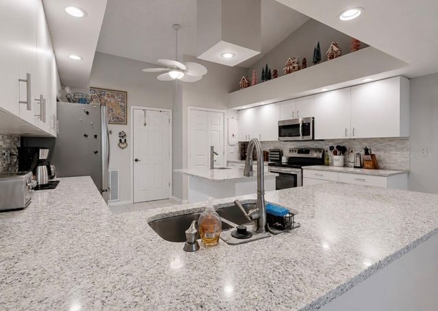 2027 NEW BEDFORD DRIVE, Sun City Center, FL 33573