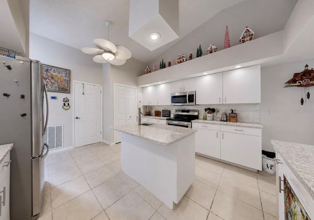 2027 NEW BEDFORD DRIVE, Sun City Center, FL 33573
