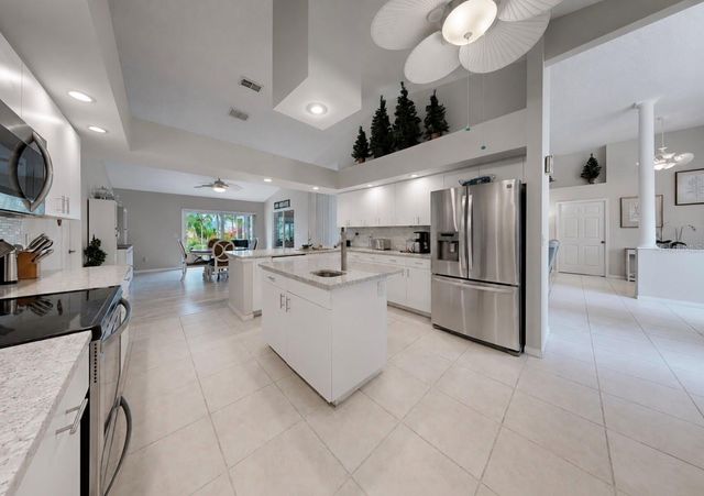 2027 NEW BEDFORD DRIVE, Sun City Center, FL 33573