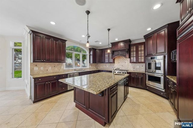 14 O Shaughnessy Lane, Closter, NJ 07624