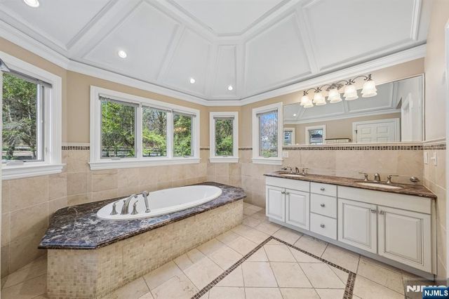 14 O Shaughnessy Lane, Closter, NJ 07624