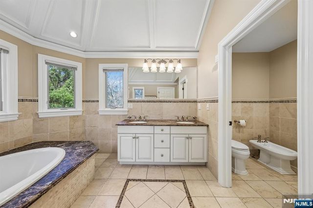 14 O Shaughnessy Lane, Closter, NJ 07624