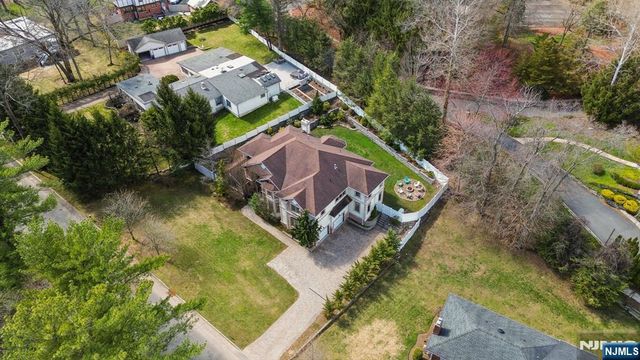 14 O Shaughnessy Lane, Closter, NJ 07624