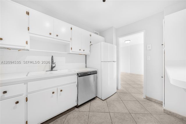 400 Kings Point Dr 1427, Sunny Isles Beach, FL 33160