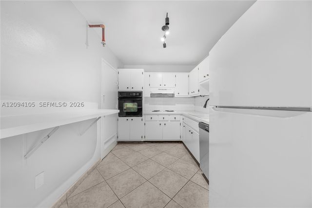 400 Kings Point Dr 1427, Sunny Isles Beach, FL 33160