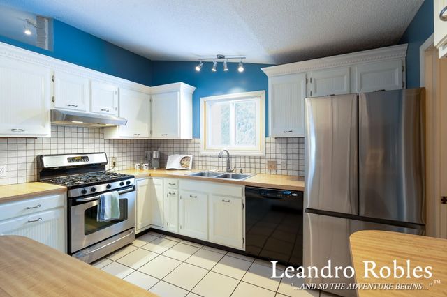 661 Twin Lakes Drive Ne, City Of Grand Rapids, MI 49525