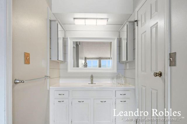 661 Twin Lakes Drive Ne, City Of Grand Rapids, MI 49525