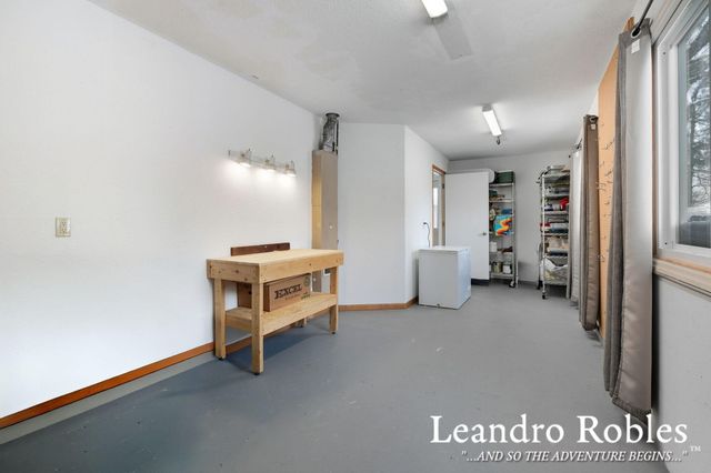 661 Twin Lakes Drive Ne, City Of Grand Rapids, MI 49525