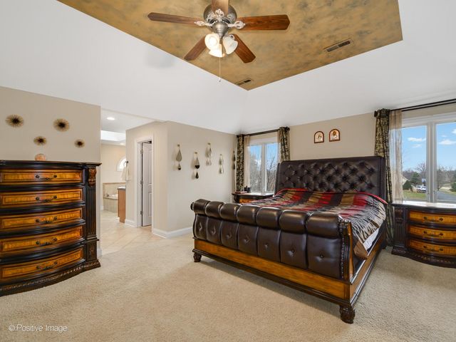 69 Falcon Drive, Hawthorn Woods, IL 60047