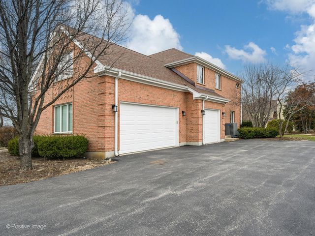 69 Falcon Drive, Hawthorn Woods, IL 60047