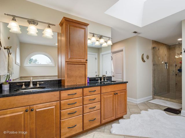 69 Falcon Drive, Hawthorn Woods, IL 60047