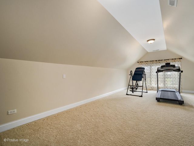 69 Falcon Drive, Hawthorn Woods, IL 60047