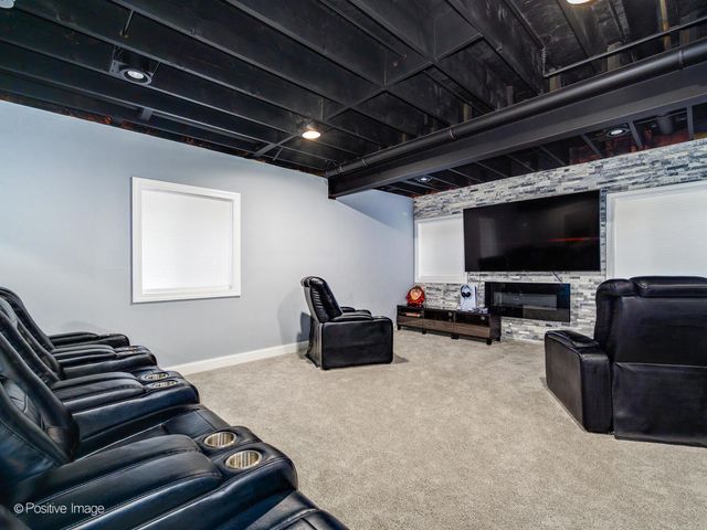 69 Falcon Drive, Hawthorn Woods, IL 60047