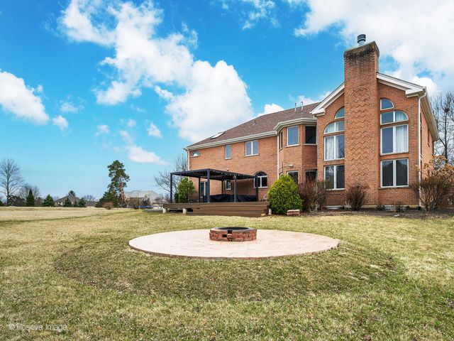 69 Falcon Drive, Hawthorn Woods, IL 60047