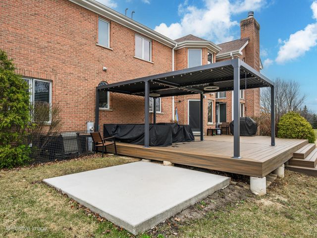 69 Falcon Drive, Hawthorn Woods, IL 60047