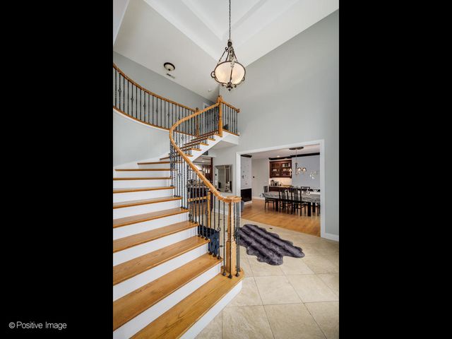 69 Falcon Drive, Hawthorn Woods, IL 60047
