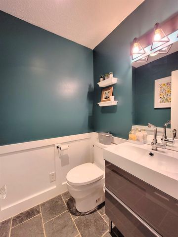 937 Highland Ave, Salina, KS 67401