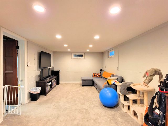 937 Highland Ave, Salina, KS 67401