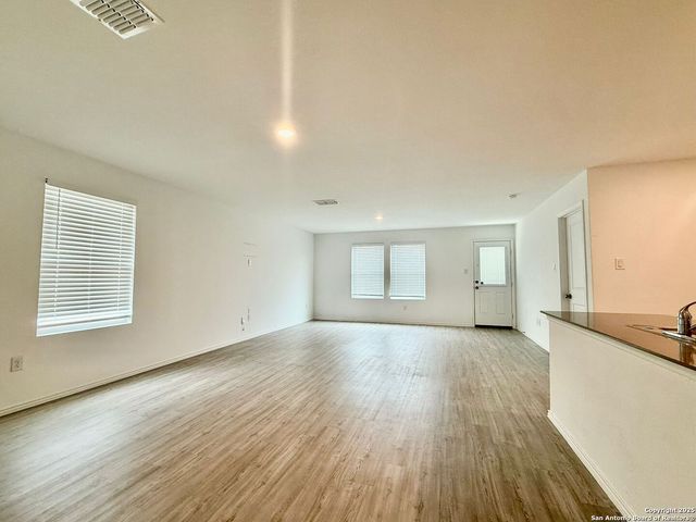 7726 NESSIE TRAILS, San Antonio, TX 78227