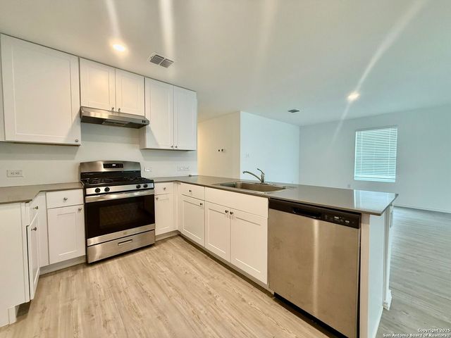 7726 NESSIE TRAILS, San Antonio, TX 78227