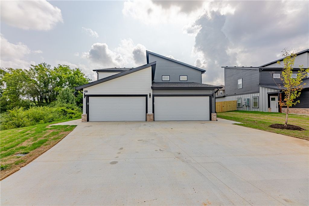 1402 SW Poigai Way 2, Bentonville, AR 72712