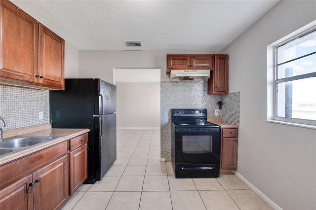 1909 W GREEN STREET, Tampa, FL 33607