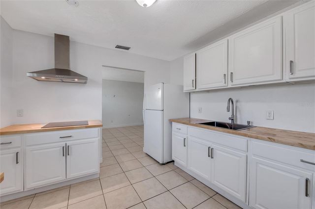 1909 W GREEN STREET, Tampa, FL 33607