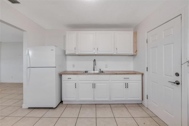 1909 W GREEN STREET, Tampa, FL 33607