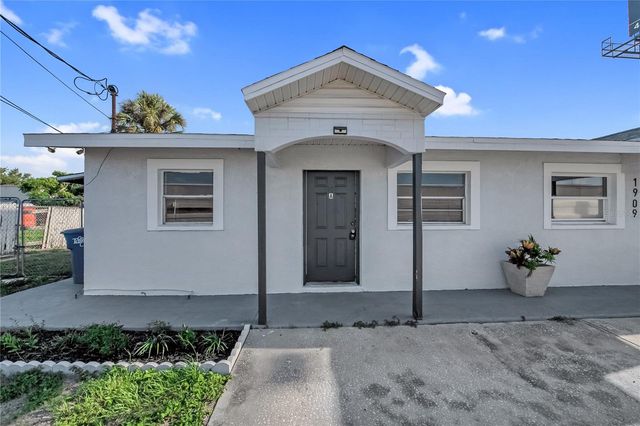 1909 W GREEN STREET, Tampa, FL 33607