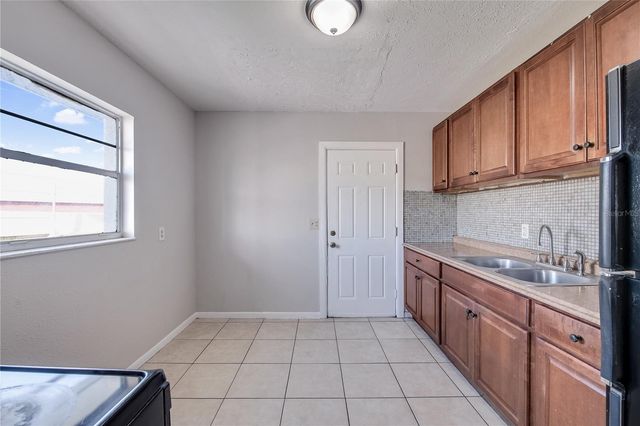 1909 W GREEN STREET, Tampa, FL 33607