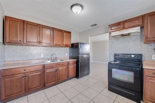 1909 W GREEN STREET, Tampa, FL 33607