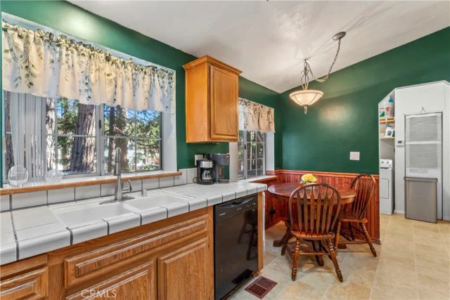 2113 Spring Oak, Running Springs, CA 92382