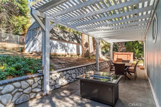 2113 Spring Oak, Running Springs, CA 92382